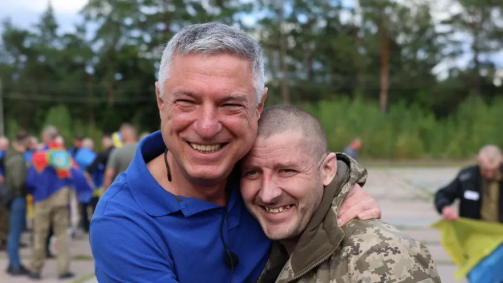 У День Незалежності з полону повернули українських військових і цивільних
