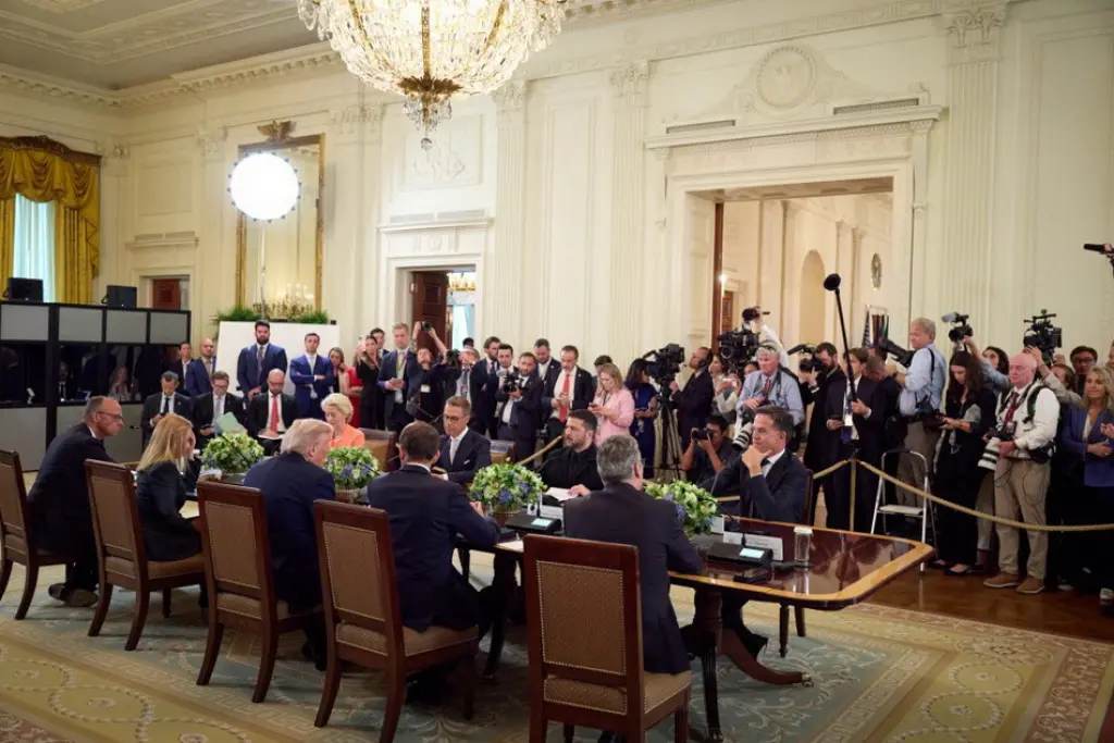 Вашингтонські переговори: Зеленський і Трамп зустрілися за участі європейських лідерів