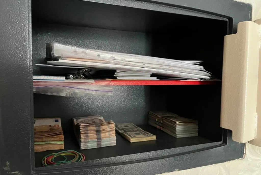 На Вінниччині ліквідували підпільний цех із виробництва сигарет та алкоголю