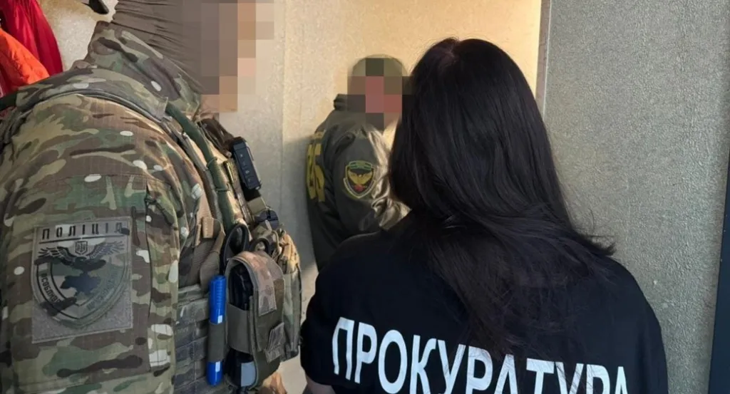 Схема з підробними документами у салоні краси: на Хмельниччині затримали організаторів незаконного виїзду чоловіків за кордон