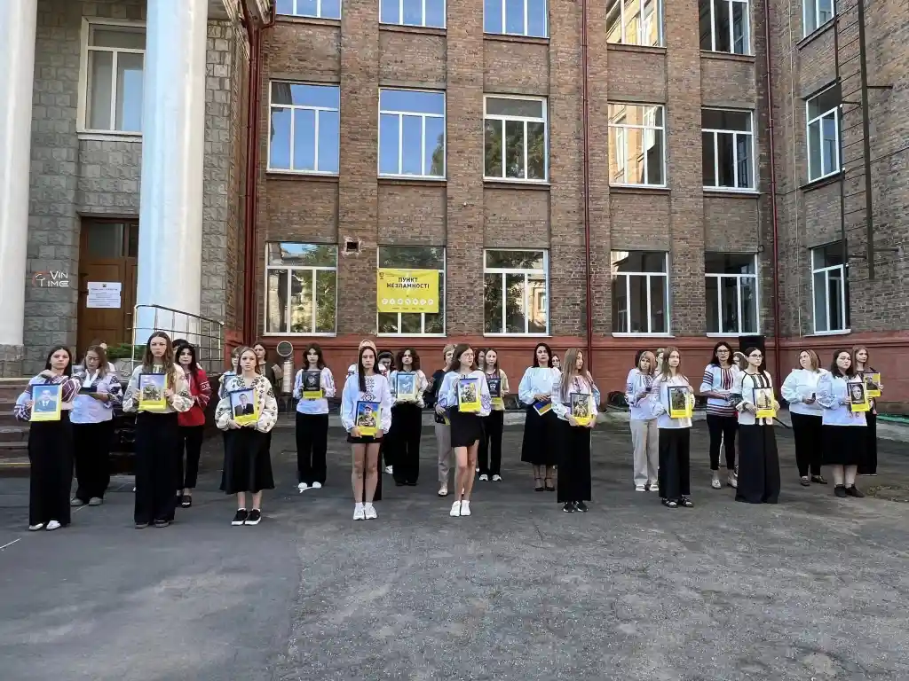 У вінницьких ліцеях з’явилися стели пам’яті на честь загиблих випускників