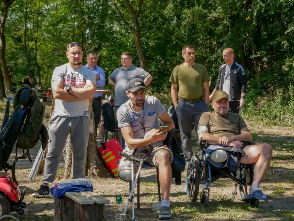 На Вінниччині для колишніх полонених військових провели терапевтичну риболовлю