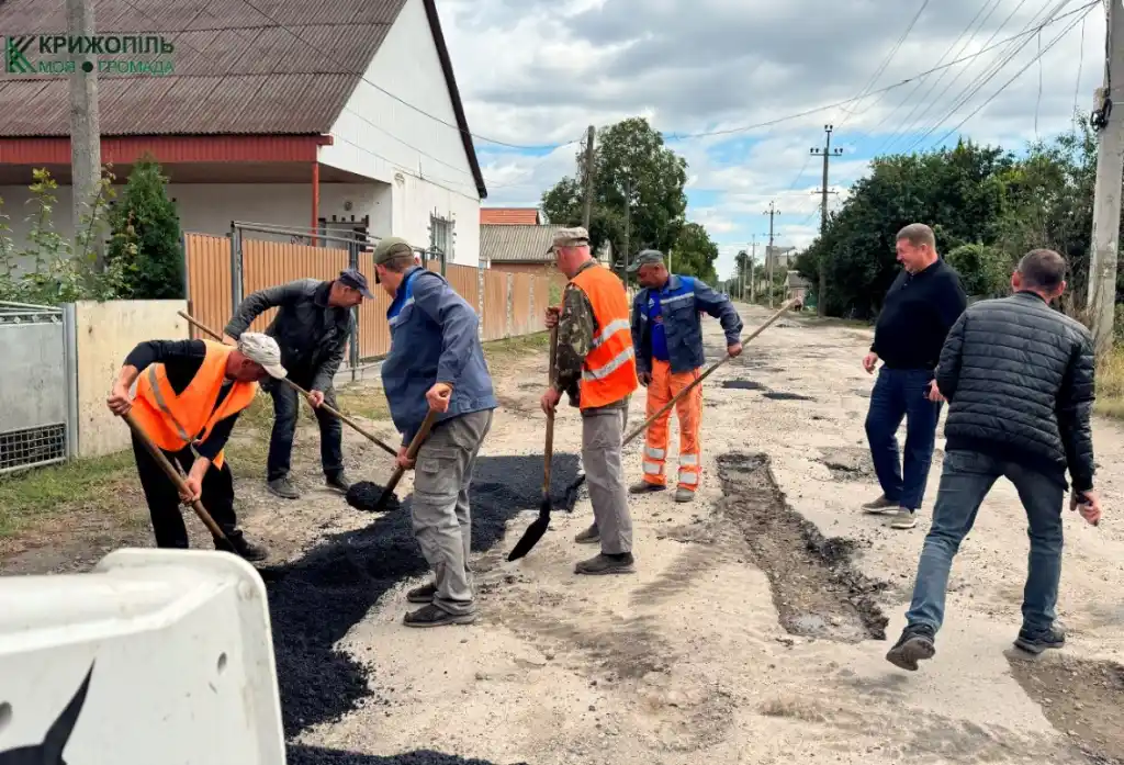 У Крижополі проводять ямковий ремонт вулиці Козицької