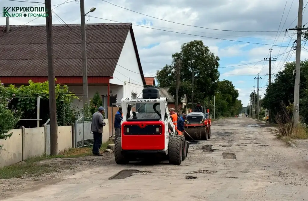 У Крижополі проводять ямковий ремонт вулиці Козицької
