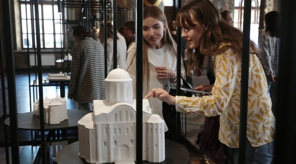 У Лаврі презентували мініатюрну 3D-версію вінницької Вежі