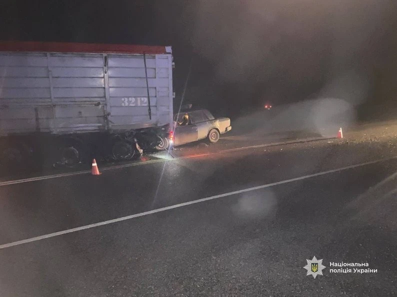 На Вінниччині вантажівка і два легковики зіштовхнулися: постраждало пʼятеро осіб, серед них діти На Вінниччині вантажівка і два легковики зіштовхнулися: постраждало пʼятеро осіб, серед них діти