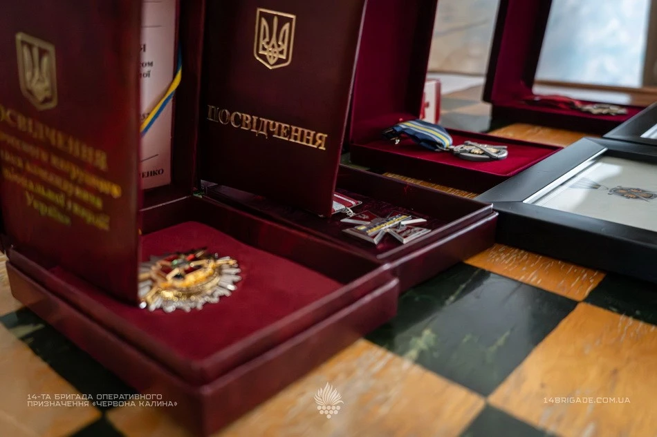 Воїнів вінницької бригади «Червона Калина» відзначили державними нагородами у лікарні