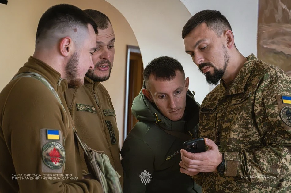 Воїнів вінницької бригади «Червона Калина» відзначили державними нагородами у лікарні