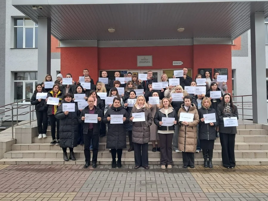 Вчителі Вінниччини протестують проти обмеження трудових прав