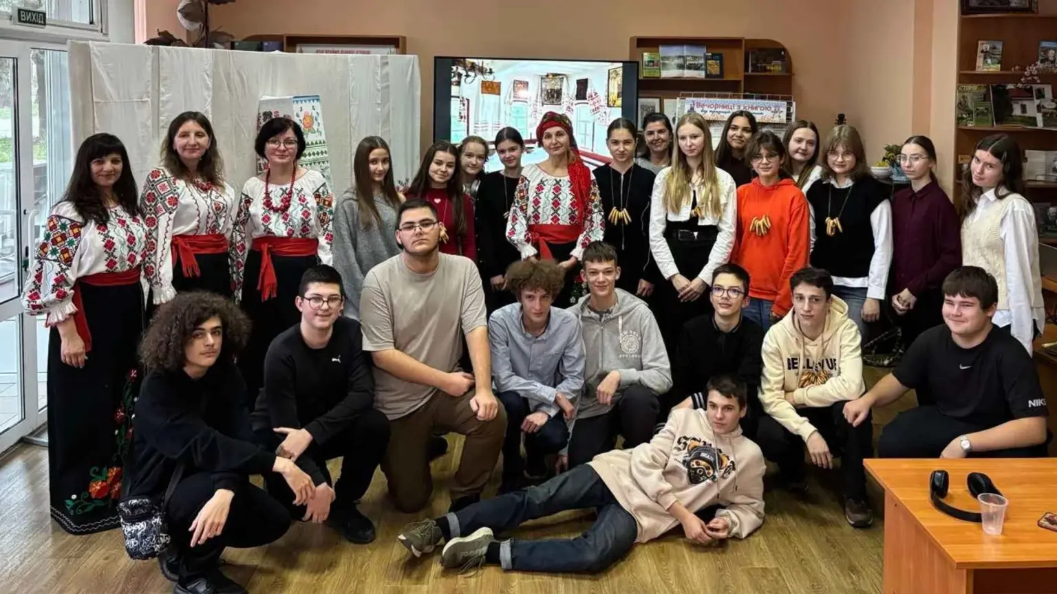 Вінницькі школярі поринули в атмосферу справжніх Андріївських вечорниць