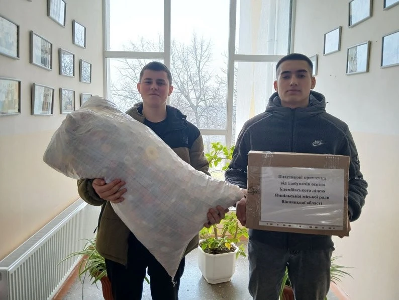 Вінницькі школярі збирають кришечки, щоб підтримати ЗСУ