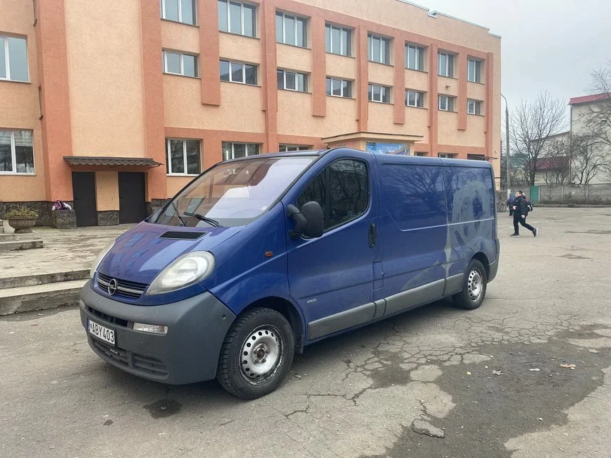 Школярі Вінниці придбали мікроавтобус для захисників на передовій