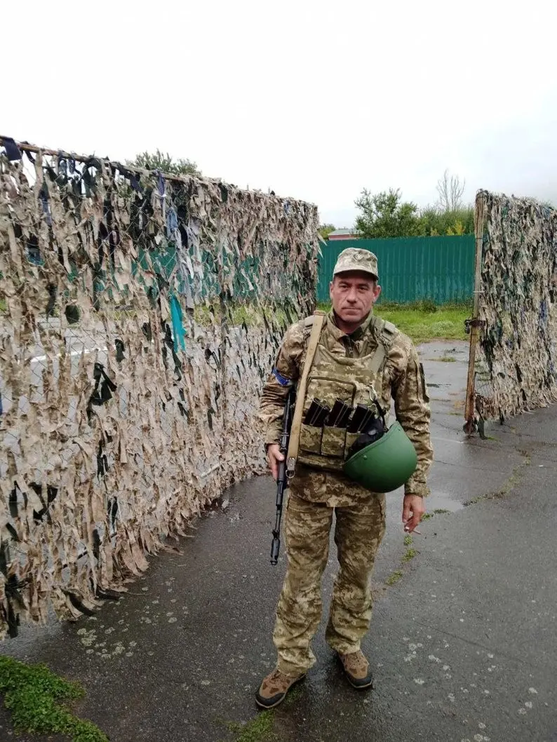 Ветеран війни з Вінниччини створює мистецтво з ротанга після втрати ноги на фронті