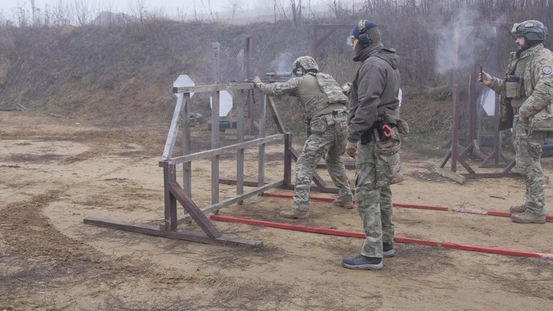 Стрілецький марафон на Вінниччині: бійці змагалися у швидкості та точності Стрілецький марафон на Вінниччині: бійці змагалися у швидкості та точності