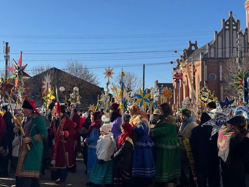 У Гнівані понад 400 людей пройшли через Різдвяну ходу, несе світло традицій