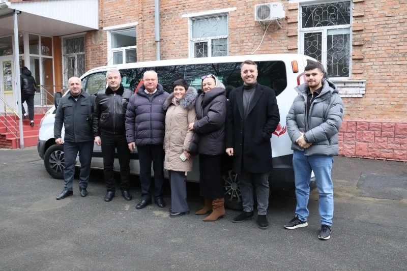 Вінницький обласний центр служби крові отримав новий автомобіль для виїзних донацій