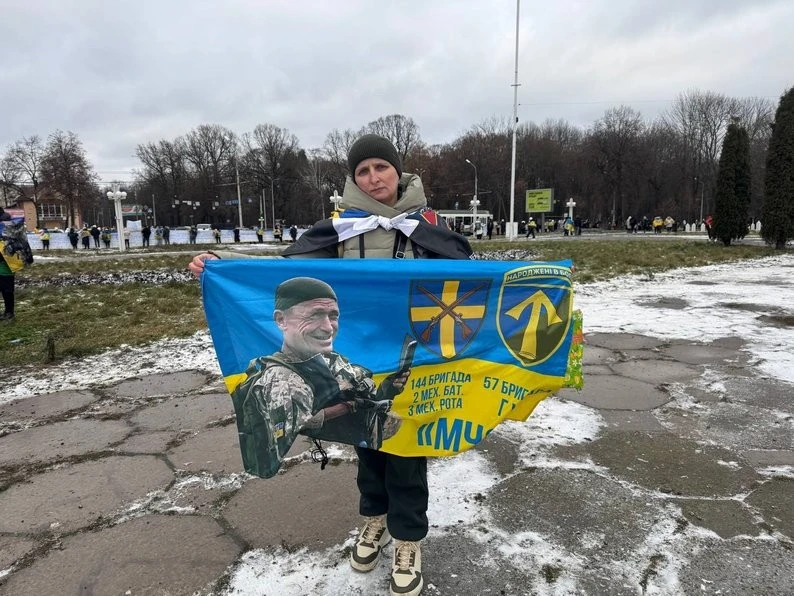 Вінниця запам’ятає: найбільший прапор з обличчями полонених та зниклих військових України