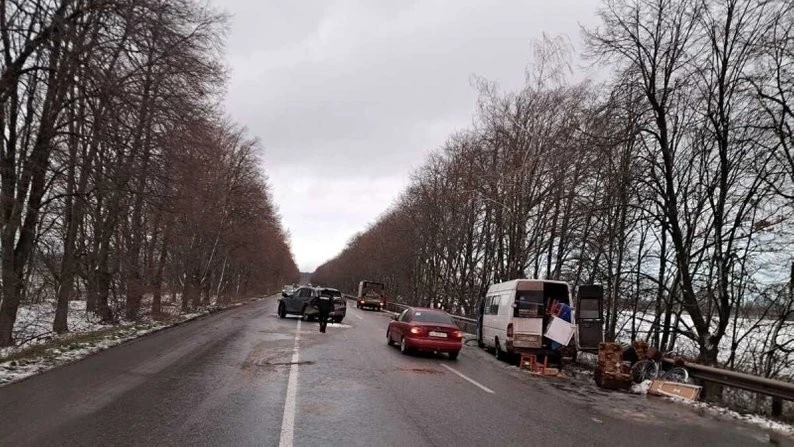 На Вінниччині двоє людей травмувалися в ДТП на трасі Стрий-Ізварине