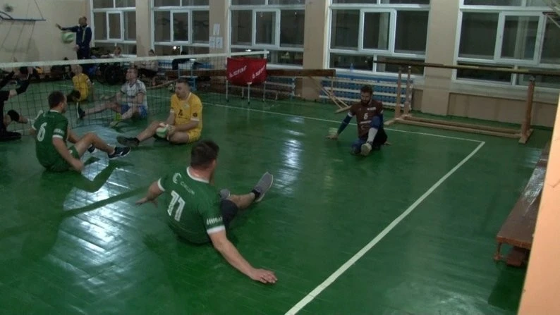 Ветеран з подвійною ампутацією грає у волейбол і знаходить новий сенс життя