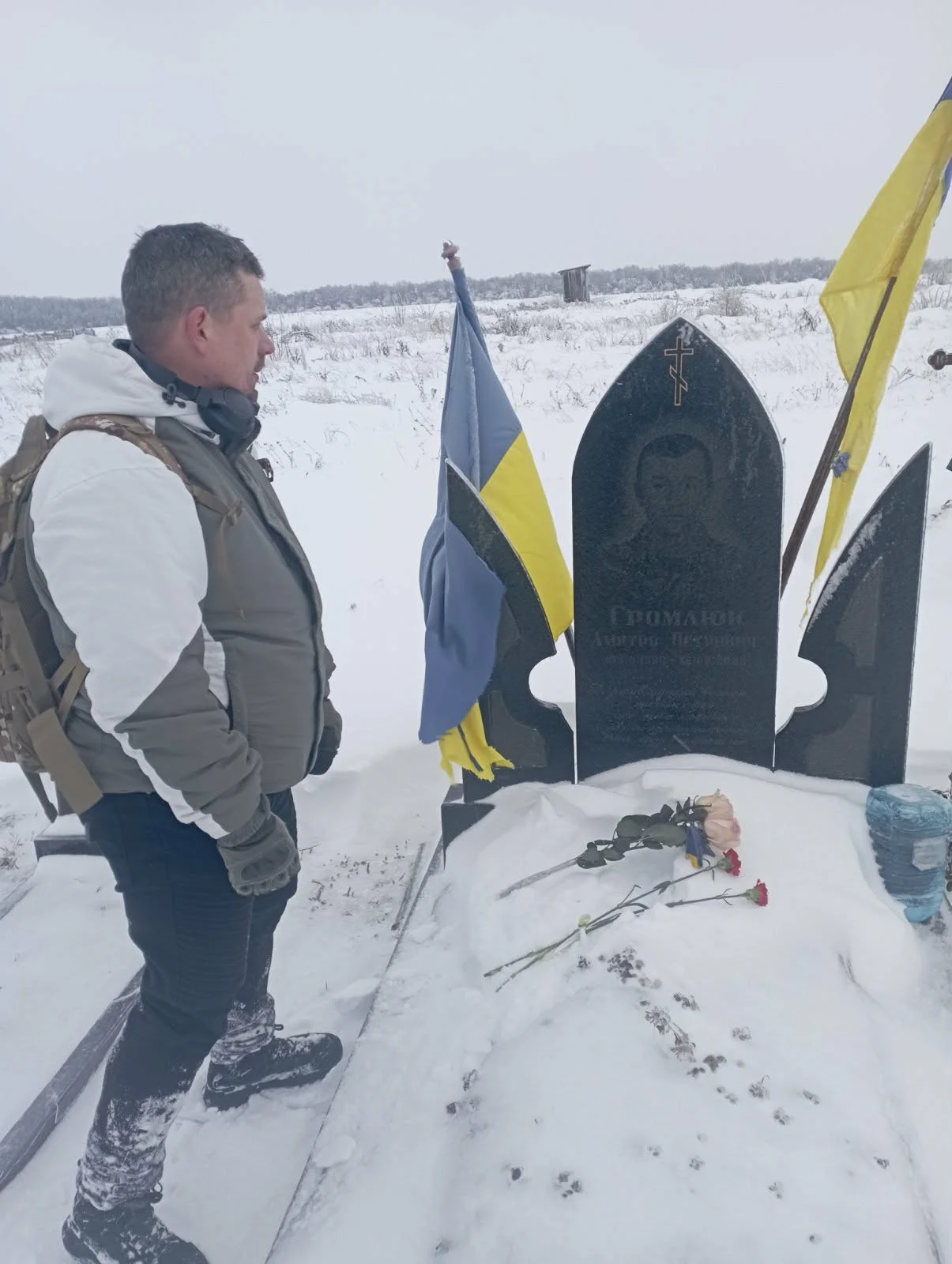Звільнений із полону боєць приїхав на Вінниччину, щоб віддати шану загиблому товаришу