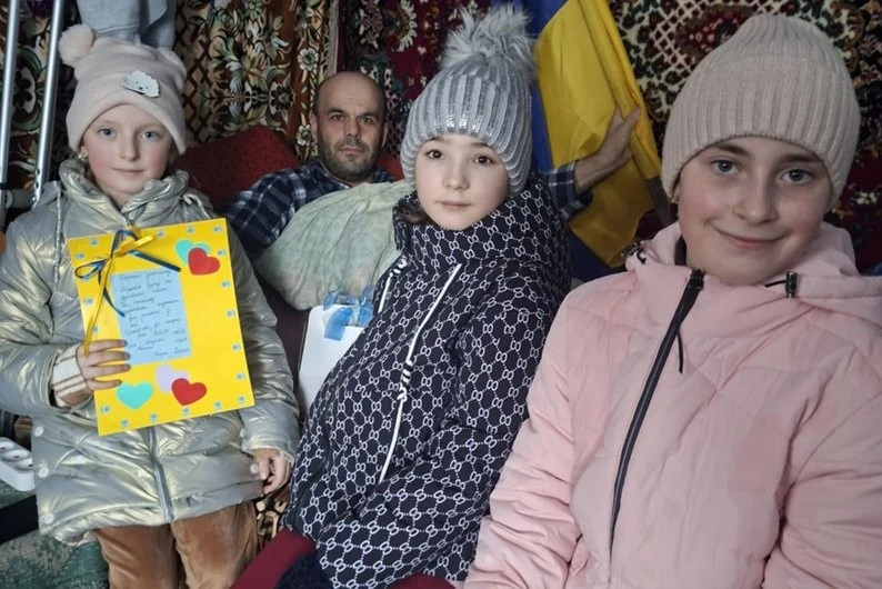 Печиво, коляда і сітки: як діти з вінницького села допомагали захисникам