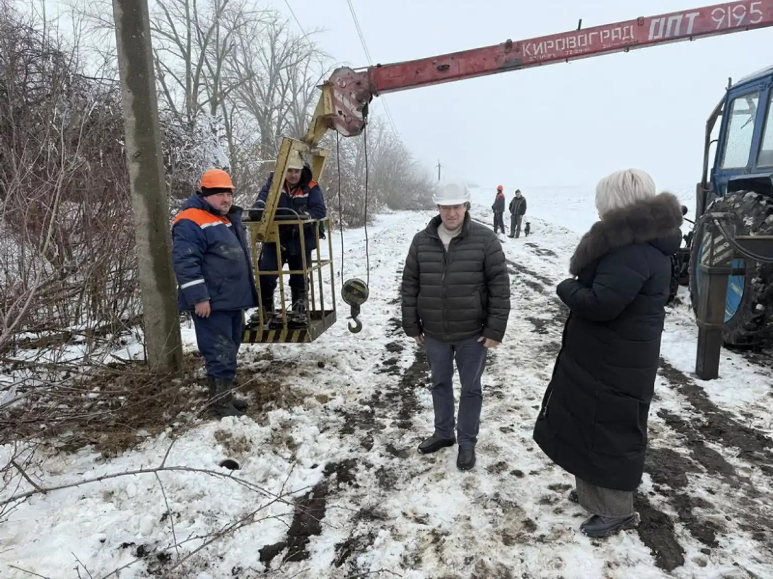Битва за світло: на Вінниччині енергетики четверту добу долають наслідки масштабного буревію Битва за світло: на Вінниччині енергетики четверту добу долають наслідки масштабного буревію
