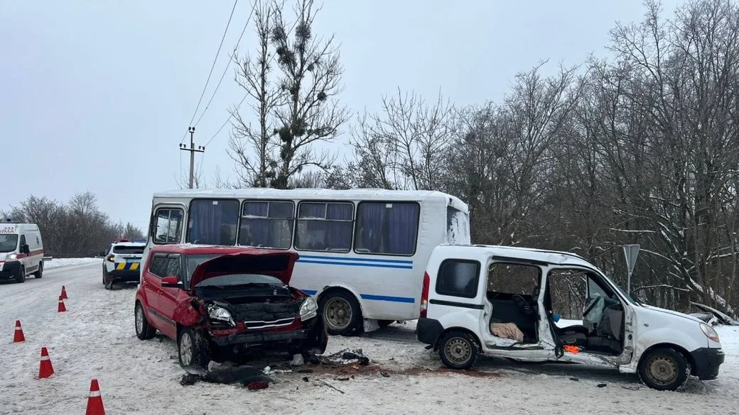Потрійне зіткнення на Жмеринщині: серед постраждалих 5-річна дитина