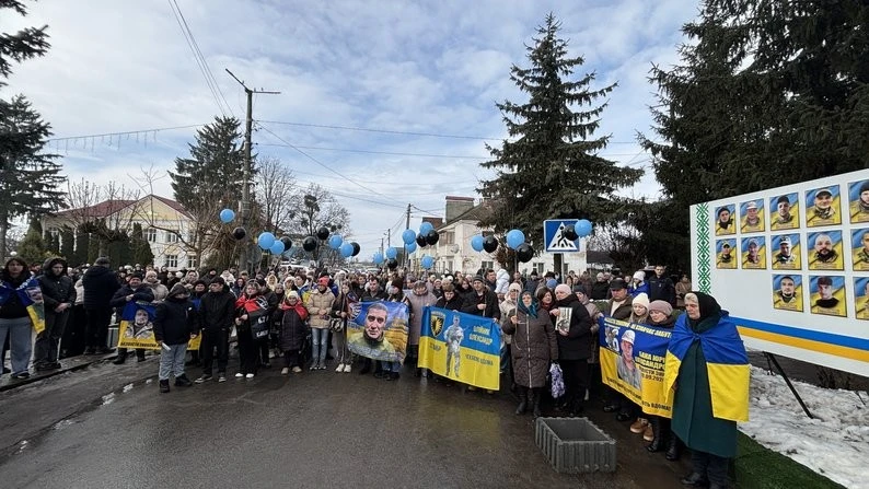 «Знімуть власні фото, коли повернуться»: у Крижополі з’явилася Алея Надії з іменами зниклих безвісти