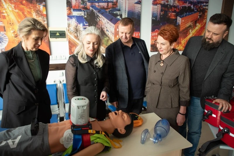 Технології для порятунку сердець: вінницькі медики отримали новітнє французьке обладнання