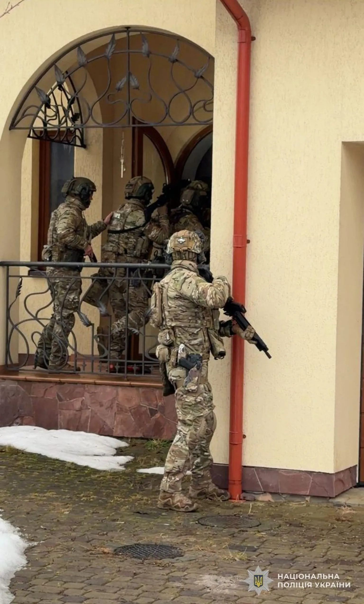 Дві доби у полоні: на Львівщині поліція визволила 17-річного підлітка з рук банди вимагачів