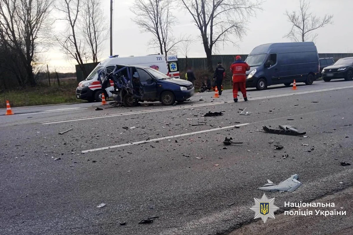 ДТП на міжнародній трасі біля Калинівки: постраждали пасажири та водійка