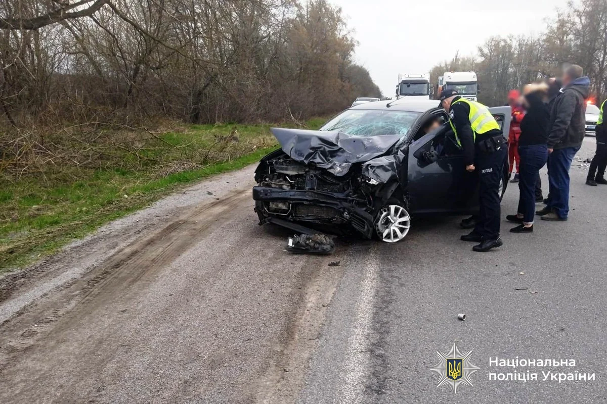 ДТП на міжнародній трасі біля Калинівки: постраждали пасажири та водійка
