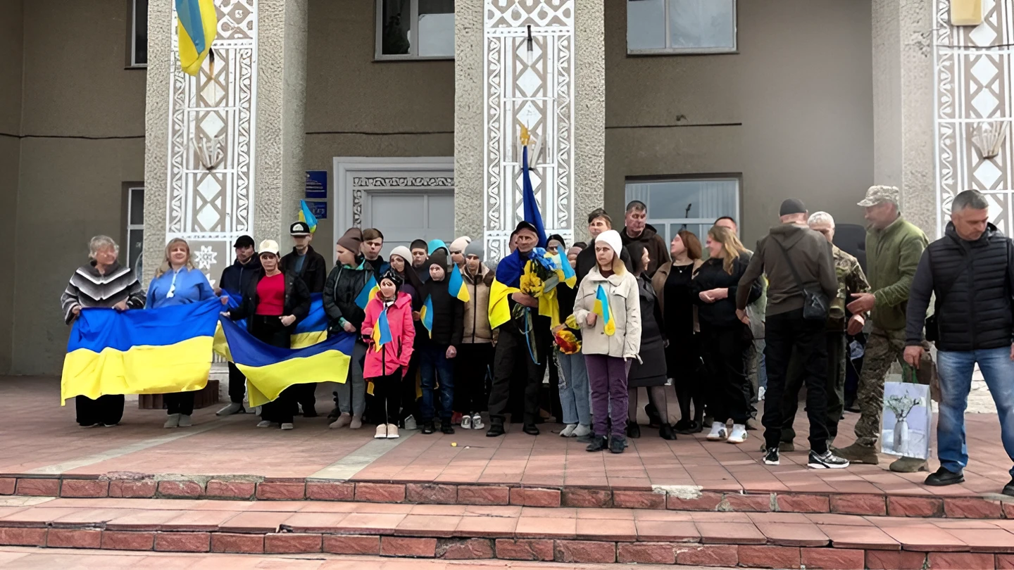 Довга дорога додому: на Вінниччині урочисто зустріли звільненого з полону Сергія Стасюка