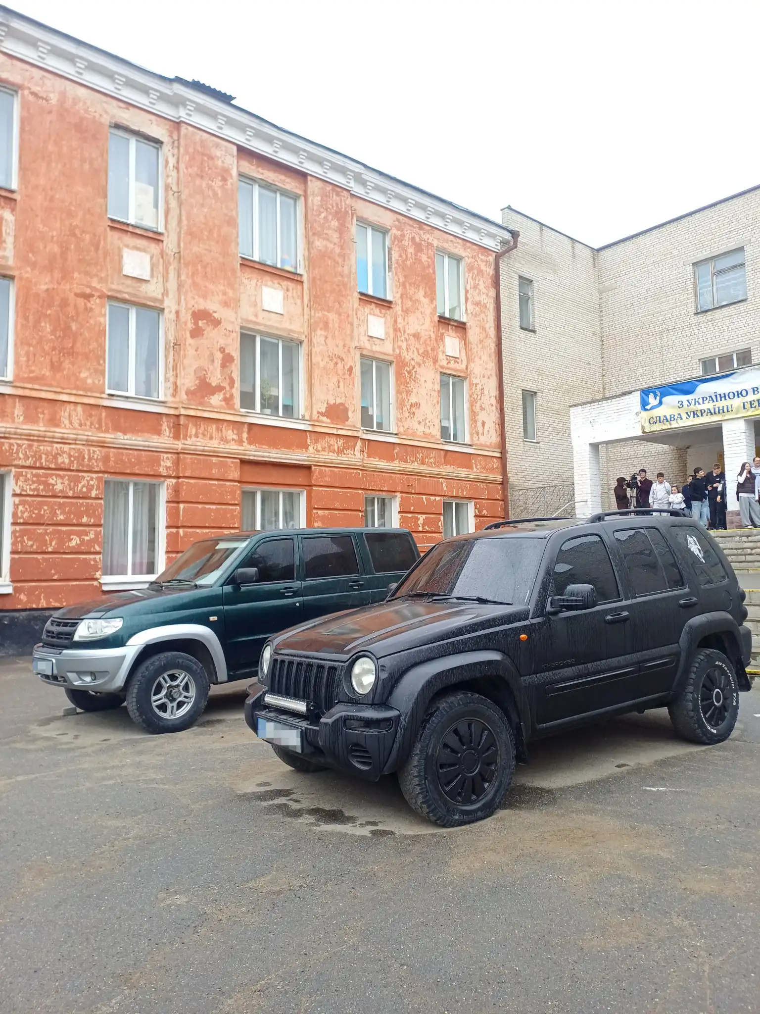 Понад пів сотні автівок для фронту: внесок освітян Вінниці у перемогу
