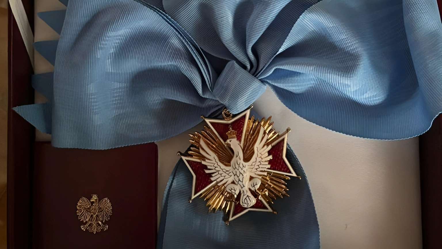 Троє колишніх президентів України відмовилися від польських нагород Троє колишніх президентів України відмовилися від польських нагород