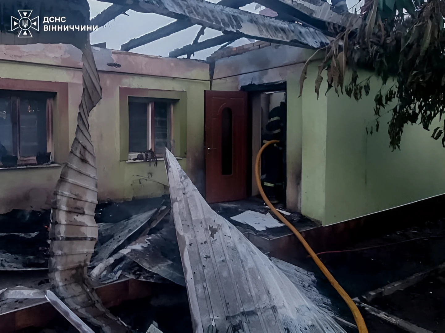 Нічна пожежа в багатоповерхівці на Вінниччині закінчилася лікарнею для жінки